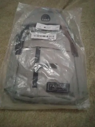 Mochila bandolera hombre gris