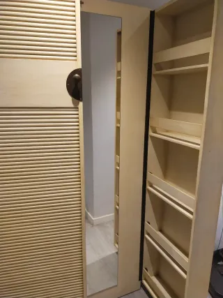 Zapatero de diseño, madera con  espejo interior