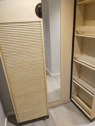 Zapatero de diseño, madera con  espejo interior