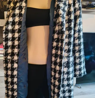 Abrigo de lana con estampado pata de gallo.