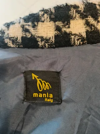 Abrigo de lana con estampado pata de gallo.