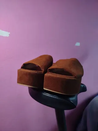 Sandalias de plataforma marrones