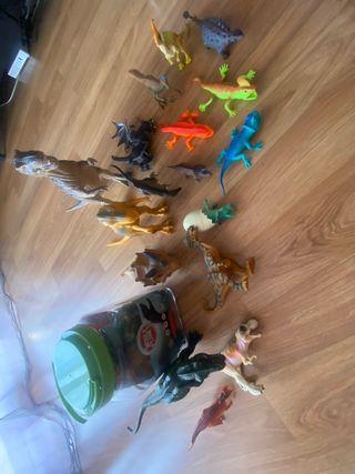 Lote de dinosaurios de juguete