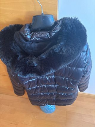 Plumas Moncler Negro con Capucha y Pelo