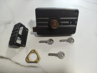 Cerradura ISEO sobreponer + 3 llaves