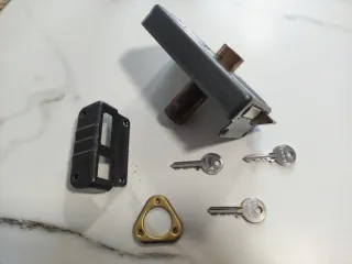 Cerradura ISEO sobreponer + 3 llaves