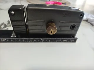 Cerradura ISEO sobreponer + 3 llaves