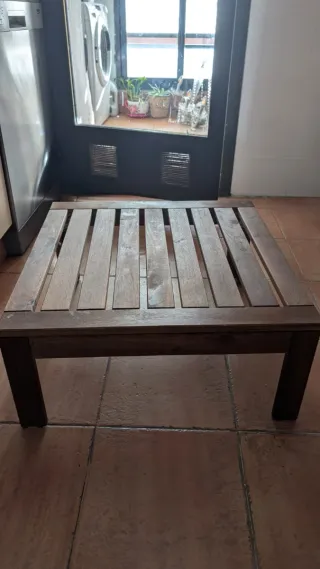 Tavolo in legno per giardino