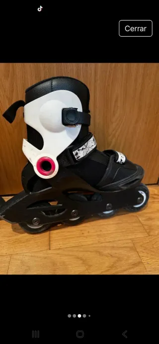 Patines en línea negros y blancos