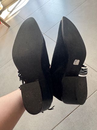 Botines de ante negros con flecos
