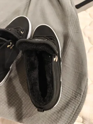 Zapatillas Globe Negras.