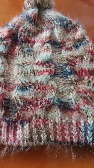 Gorro de punto con pompón