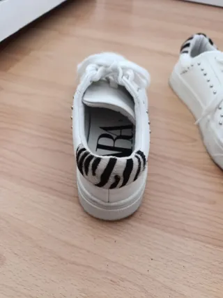 Zapatillas Zara Blancas Tachuelas Animal Print