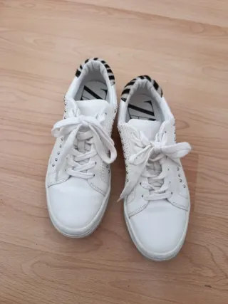 Zapatillas Zara Blancas Tachuelas Animal Print