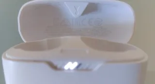 Funda auriculares Bluetooth JBL Blanca