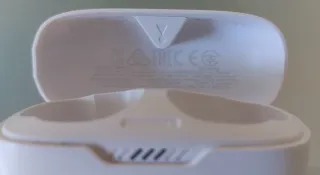 Funda auriculares Bluetooth JBL Blanca