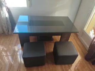 Tavolo da centro in vetro e 2 pouf