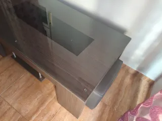 Tavolo da centro in vetro e 2 pouf