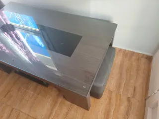 Tavolo da centro in vetro e 2 pouf