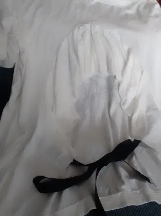 Camiseta blanca estampada con espalda al aire