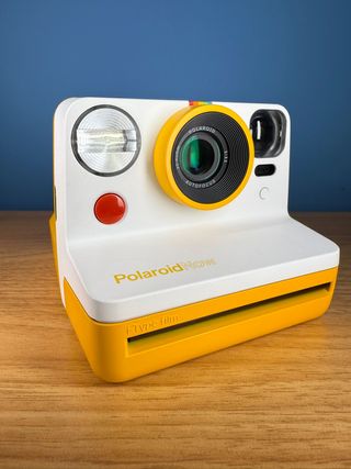 Polaroid Now Gialla