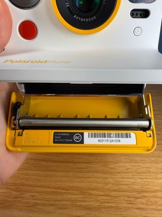Polaroid Now Gialla