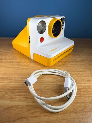 Polaroid Now Gialla