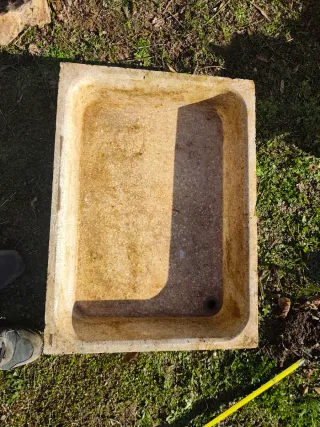 Fregadero de piedra rústico