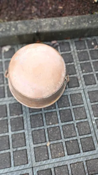 Cubo de cobre antiguo