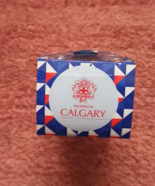 Reloj de pulsera azul y blanco