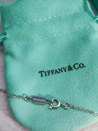 Collar Tiffany & Co. entrelazado y corazón