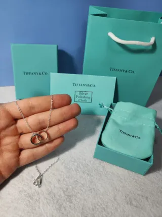 Collar Tiffany & Co. entrelazado y corazón