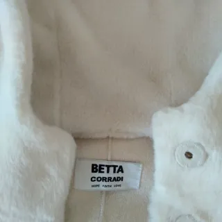 Bellissima pelliccia Betta Corradi colore panna.