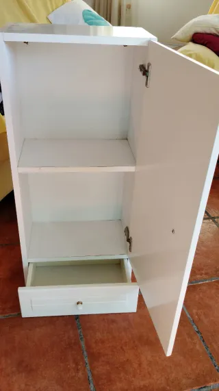 Armario de baño blanco