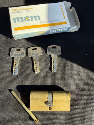 Cilindro de seguridad MCM con 3 llaves