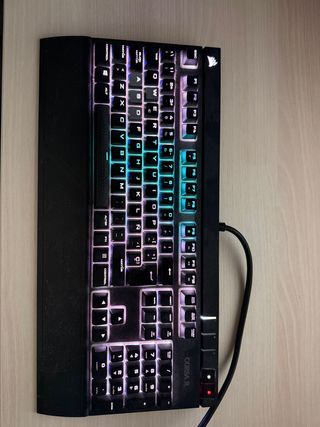 Teclado Mecánico Gaming Corsair Strafe RGB