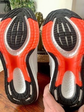 Zapatillas unisex Adidas Ultraboost Blancas.