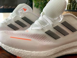 Zapatillas unisex Adidas Ultraboost Blancas.