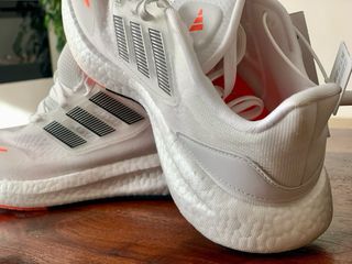 Zapatillas unisex Adidas Ultraboost Blancas.