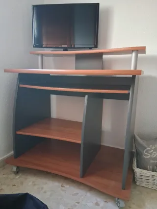 Mesa escritorio con ruedas