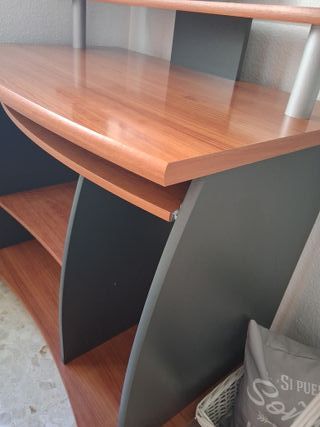 Mesa escritorio con ruedas