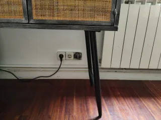 Mueble de salón madera, metal y mimbre