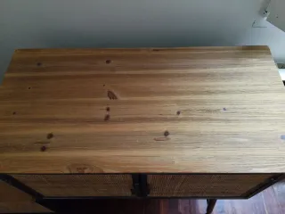 Mueble de salón madera, metal y mimbre