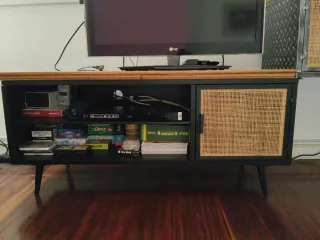 Mueble de salón madera, metal y mimbre