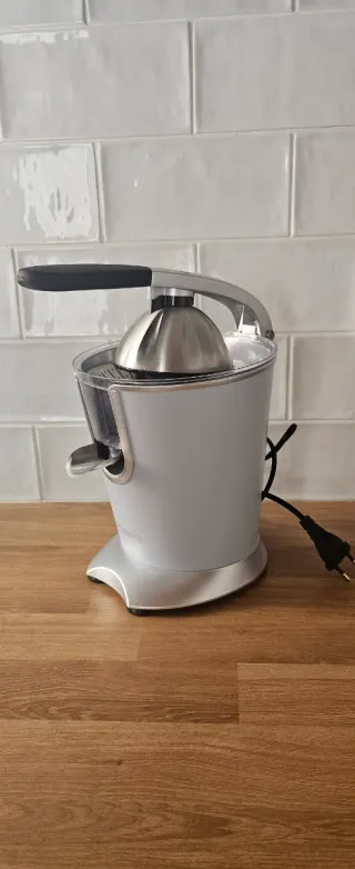 Exprimidor eléctrico HKoenig