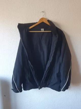 Chaqueta deportiva Nike negra