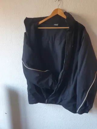 Chaqueta deportiva Nike negra