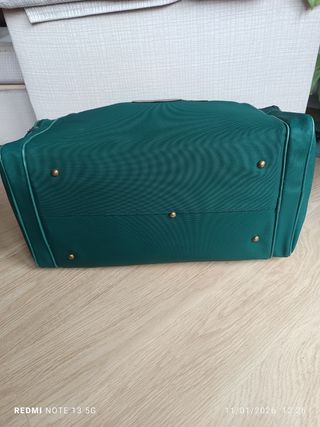 Bolsa de viaje y neceser verde