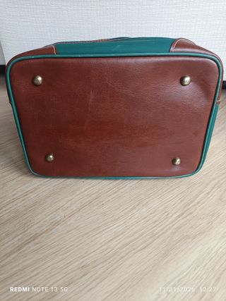 Bolsa de viaje y neceser verde