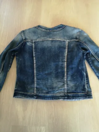 Chaqueta tejana con adornos